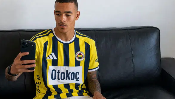 Fenerbahçe'den Yılın Transfer Bombası: Mason Greenwood Çubuklu Formayı Giydi!