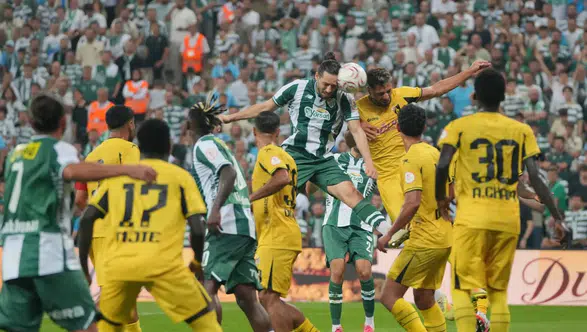 Bursaspor, İstanbulspor'u 4-0 mağlup etti: Yeşil-beyazlılar 2. sıraya yükseldi