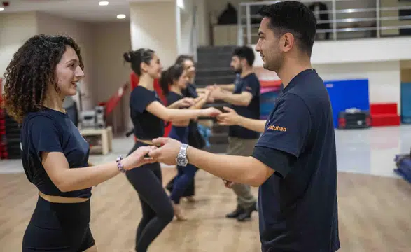 Bornova'dan ELADA, Dünya Salsa Şampiyonası'nda Türkiye'yi temsil etmek için hazırlanıyor