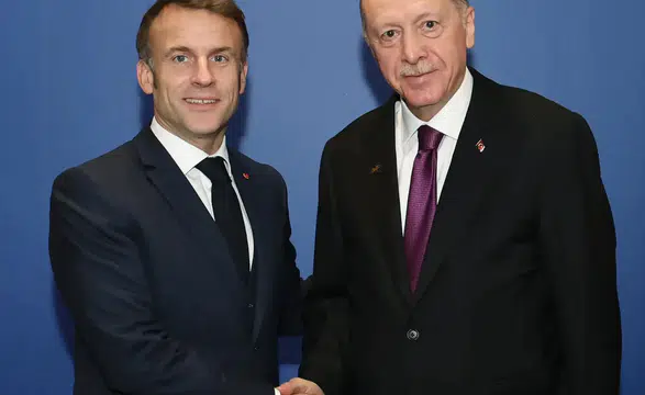 Erdoğan ve Macron'dan barış çağrısı: İkili ilişkiler ve Ukrayna-Rusya savaşı görüşüldü