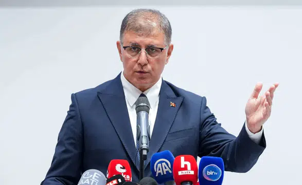 İzmir'de okullardaki su kesintisi iddialarına Büyükşehir Belediye Başkanı Cemil Tugay'dan yanıt geldi