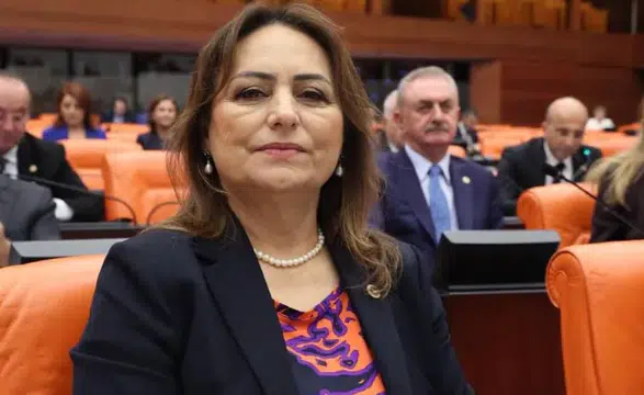 CHP'Lİ MÜZEYYEN ŞEVKİN: YÖNÜNÜZÜ YÜREĞİR’E DÖNÜN!