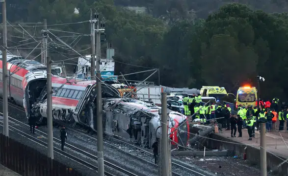 İspanya'da Hızlı Tren Faciası: İki Tren Çarpıştı, En Az 30 Kişi Hayatını Kaybetti