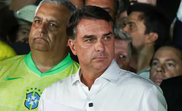 Brezilya'da Seçimi Kaybeden Flávio Bolsonaro Ailesiyle ABD'ye Kaçtı!