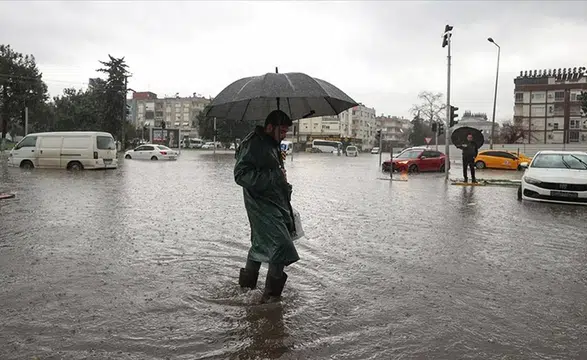 Meteoroloji'den 8 İl İçin Sarı Kodlu Uyarı! Kuvvetli Sağanak Yağış Geliyor: Sel ve Su Baskınlarına Dikkat
