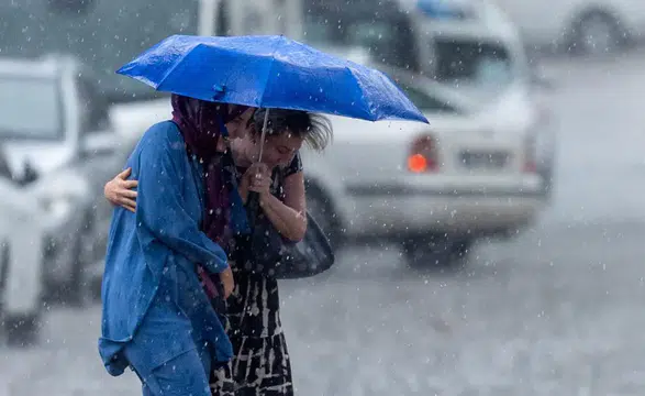 Meteoroloji’den ülke geneline yağış ve fırtına uyarısı: Sıcaklıklar düşüyor