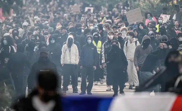 Fransa'da Sokağa Çıkma Yasağı Kararı! Başbakan Duyurdu: OHAL de Gündemde
