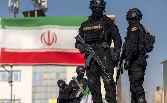 İran Devrim Muhafızları'ndan BAE'deki ABD üslerine yakın sivillere tahliye çağrısı