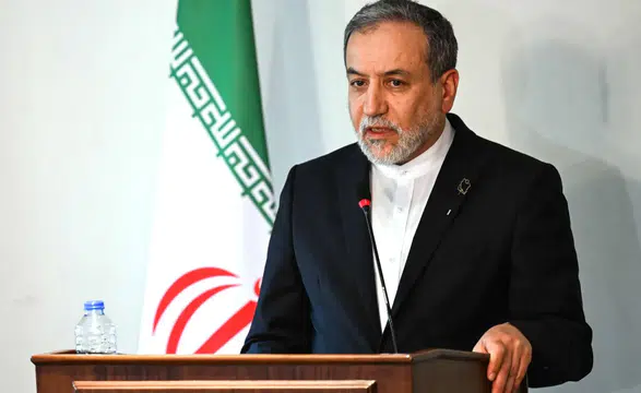 İran'dan Hürmüz Boğazı açıklaması: Çatışma riski nedeniyle gemi trafiği yavaşladı