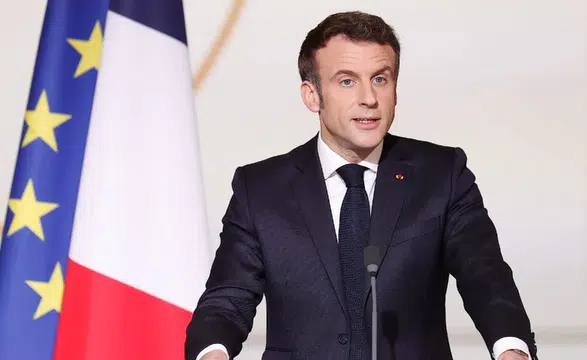 Macron: Lübnan krizinin çözümü için görüşmelere ev sahipliği yapmaya hazırız