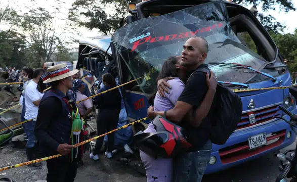 Kolombiya’da Pan-Amerikan Kara Yolunda Bombalı Saldırı: 14 Kişi Hayatını Kaybetti