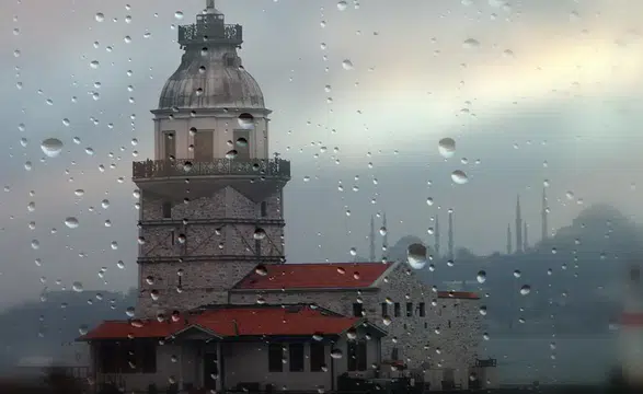 İstanbul için kuvvetli sağanak uyarısı: AKOM saat vererek açıkladı