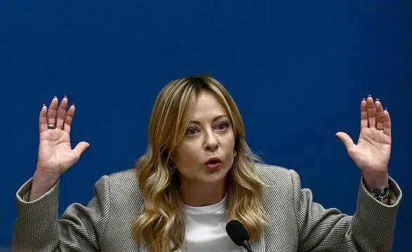 Meloni’den yapay zeka ile üretilen fotoğrafına tepki: “İnanmadan önce doğrulayın”