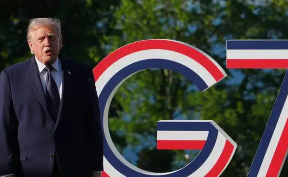 Trump'tan Dünyayı Sarsan İran Açıklaması: "Beğenmezsem Bomba Atmaya Yeniden Başlarız"