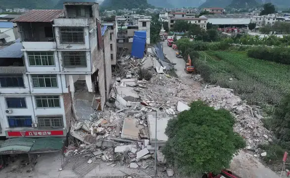 Çin'de Korkutan Deprem: 5.7 ve 5.8 Büyüklüğünde İki Sarsıntı!