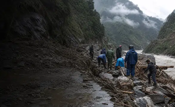 Himalayalar'da sel felaketinde kayıplar 1384'e ulaştı