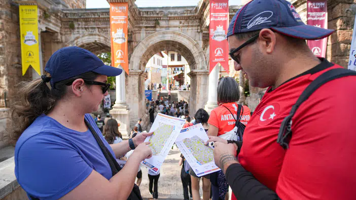Kaleiçi'nde 800 yarışmacı oryantiringde buluştu, tarih keşfi ve spor bir arada!