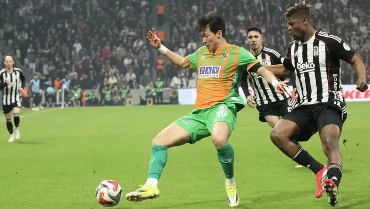 Beşiktaş, Alanyaspor ile 2-2 berabere kalarak sahasında puan kaybı yaşadı