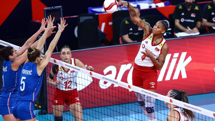 Gururluyuz: Filenin Sultanları Sırbistan’ı 3-0 yendi, finale yükseldi