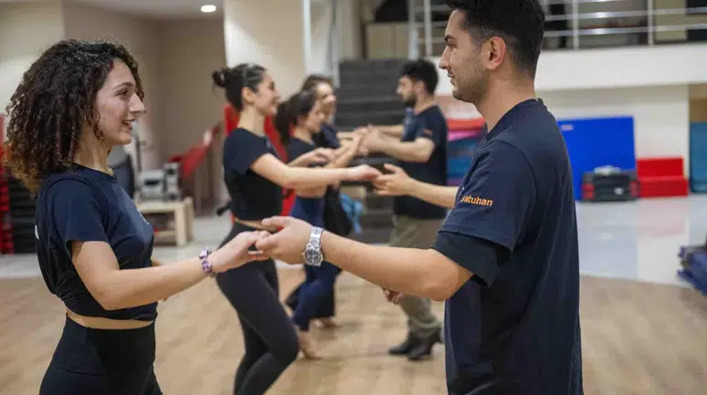 Bornova'dan ELADA, Dünya Salsa Şampiyonası'nda Türkiye'yi temsil etmek için hazırlanıyor