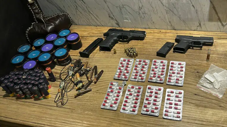 Uyuşturucu operasyonunda oyuncu Ezgi Eyüpoğlu'nun da aralarında bulunduğu 8 kişi gözaltına alındı