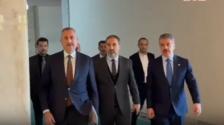 AK Parti'den Terörsüz Türkiye Süreci İçin 60 Sayfalık Rapor TBMM'ye Sunuldu