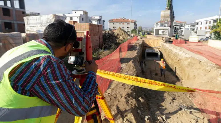 İzmir Büyükşehir'in 180 milyon liralık altyapı yatırımı başladı