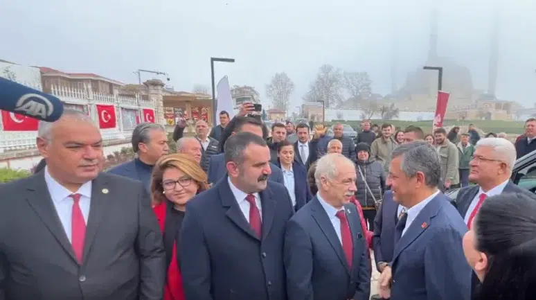 Özgür Özel, CHP'nin Edirne Mitingi öncesi belediye ve il başkanlığını ziyaret etti