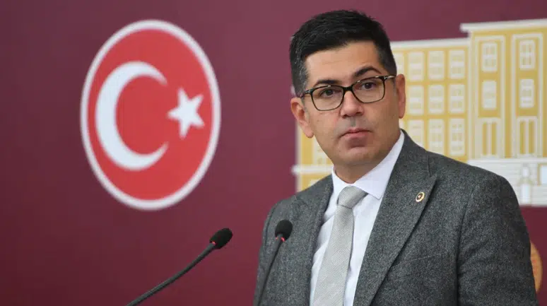 CHP’Lİ HALICI ATATÜRK’E “İNGİLİZ KEMAL” DİYEN ÖĞRETMENİ TBMM GÜNDEMİNE TAŞIDI