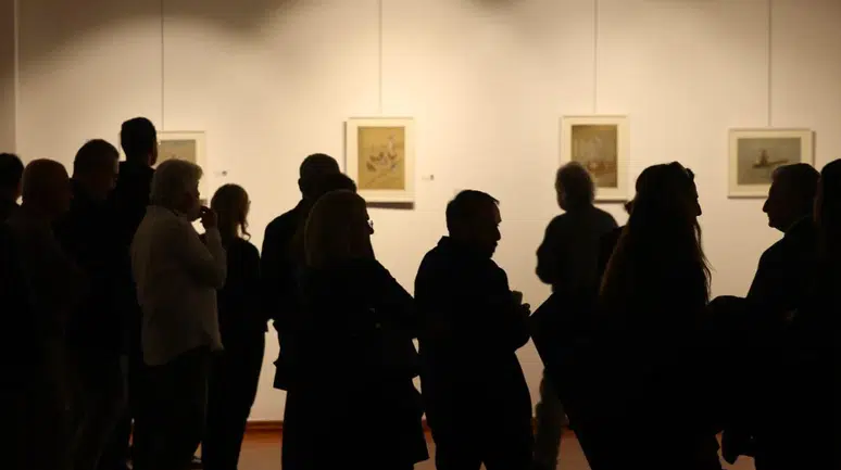 İzmir'de Romanyalı sanatçı Crihana'nın "Don Kişot" sergisi sanatseverlerle buluştu