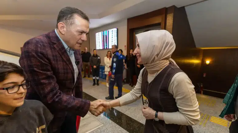 Yenişehir Belediye Başkanı Abdullah Özyiğit'ten bayram mesajı: "Hizmetin arkasında emek var"