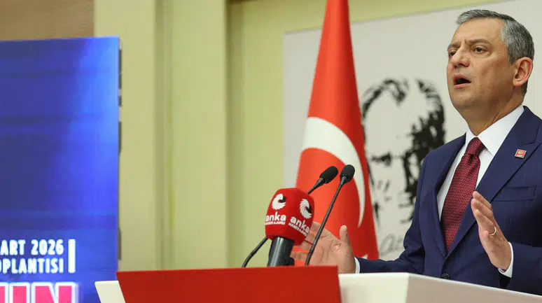 Özgür Özel'den Akın Gürlek Açıklaması: "Bu tapuların hepsi Ağrı Dağı kadar gerçek"