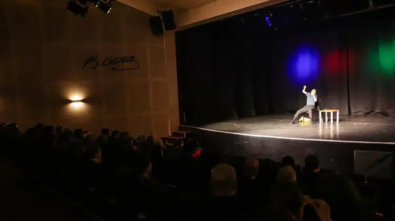 Çankaya'da 25. Tek Kişilik Oyunlar Festivali, Erol Demiröz anısına başladı