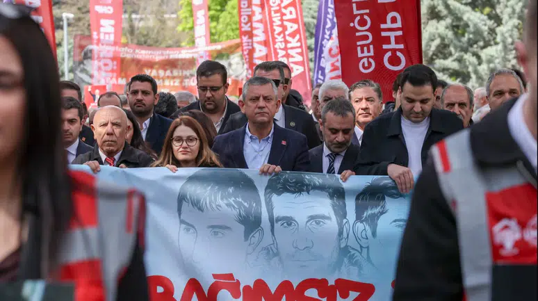 Özgür Özel, Deniz Gezmiş ve arkadaşlarını andı: “Hatıraları önünde saygıyla eğiliyoruz”