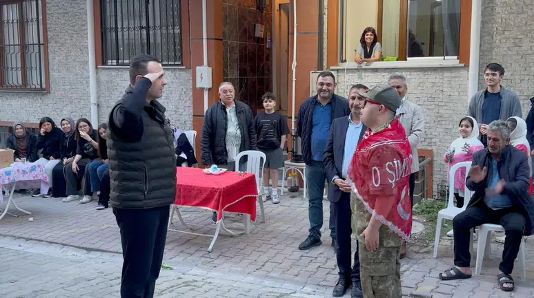 Vekil Seyithan İzsiz'in öncülüğünde Kemal'in askerlik hayali, duygusal bir törenle gerçek oldu