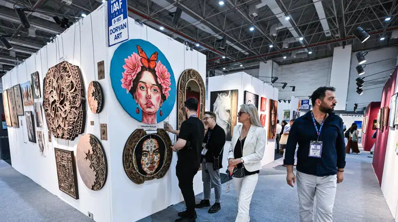 İzmir Sanat Fuarı kapılarını açtı: Binlerce eser sanatseverlerle buluşuyor