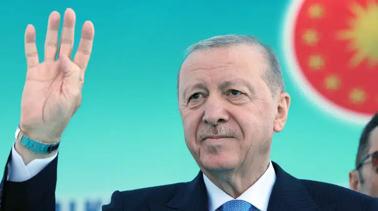 Erdoğan'dan CHP'ye: "Siz koltuk kavgası verirken biz bölgemizdeki çatışmaları dindirmenin kavgasını verdik"