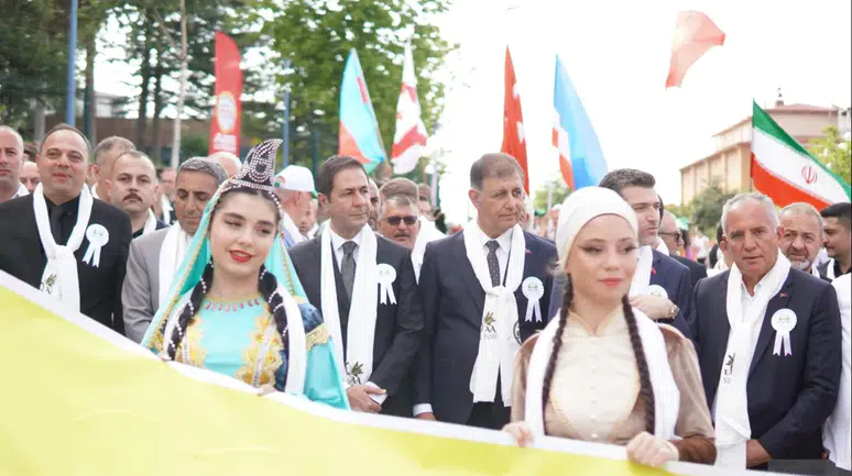 İzmir Büyükşehir Başkanı Tugay, Erbaa Yaprak Festivali'nde dostluk mesajı verdi