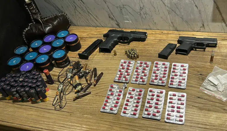 Uyuşturucu operasyonunda oyuncu Ezgi Eyüpoğlu'nun da aralarında bulunduğu 8 kişi gözaltına alındı