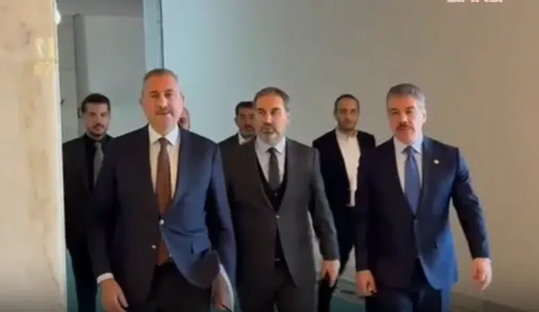 AK Parti'den Terörsüz Türkiye Süreci İçin 60 Sayfalık Rapor TBMM'ye Sunuldu