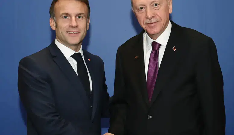 Erdoğan ve Macron'dan barış çağrısı: İkili ilişkiler ve Ukrayna-Rusya savaşı görüşüldü