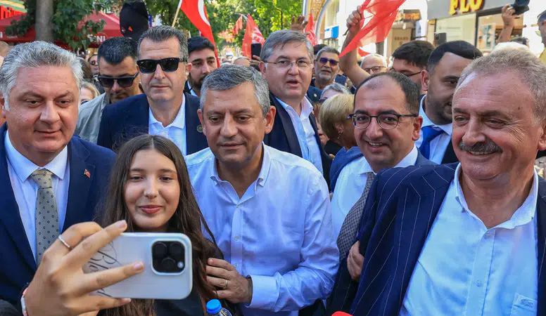 Özgür Özel: "YENİ Parti ile çiftçiye geçim garantisi veriyoruz"