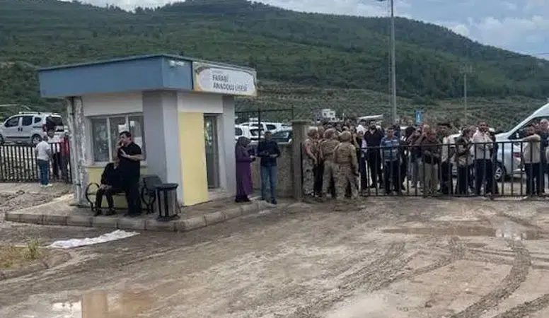 Osmaniye'de öğretmen, yeğeni tarafından okul bahçesinde silahlı saldırıda öldürüldü