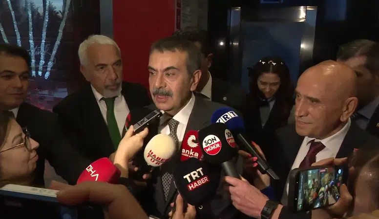 Bakan Tekin, Kılıçdaroğlu'nu nikaha davet etmek için CHP Genel Merkezi'ni ziyaret etti