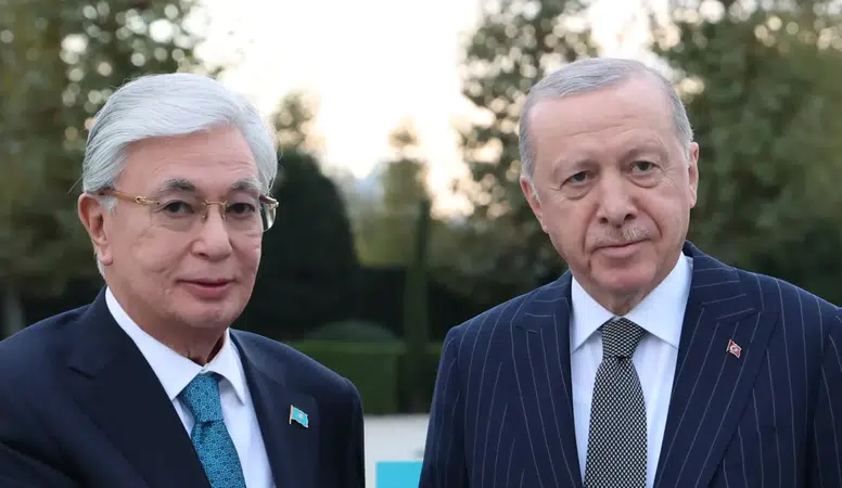 Cumhurbaşkanı Erdoğan, Kazakistan Cumhurbaşkanı Tokayev'i resmi törenle karşıladı