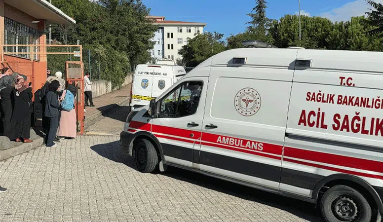 İstanbul’da okulda bıçaklı saldırı: 1 öğrenci hayatını kaybetti