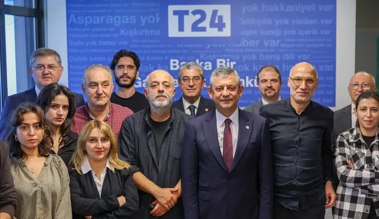 Özgür Özel'den T24'e dayanışma ziyareti: "Basın tarihine kara leke olarak geçecek"