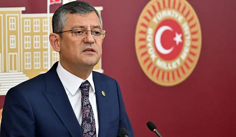 Özgür Özel'den Ev Hapsindeki İsmail Saymaz ve Murat Ağırel'e Destek: Tutuklu Gazetecilerin Ailelerini de Aradı