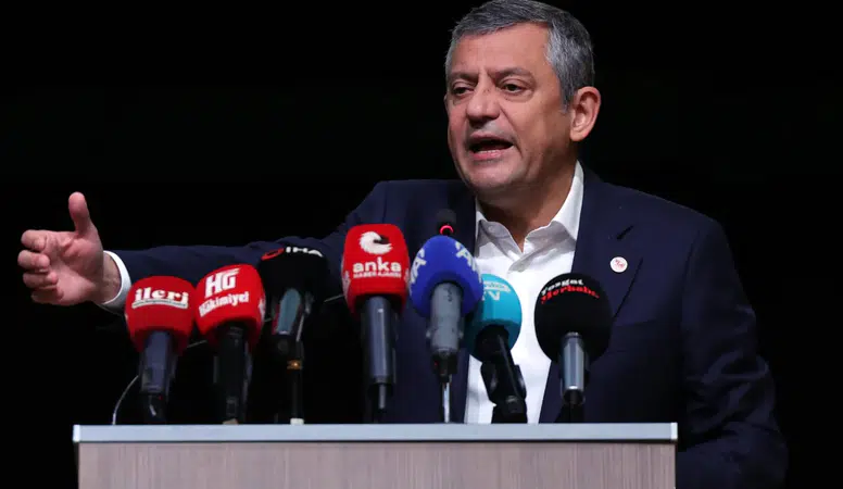 YENİ Parti lideri Özgür Özel: Demokrasi ya da otokrasi için tarihi dönemeci aşıyoruz!