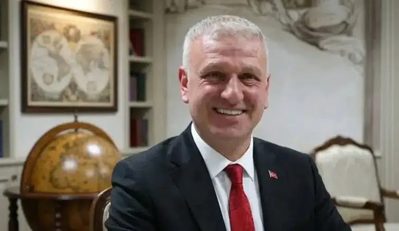 Oktay Saral, başörtüsü krizi sonrası Cumhurbaşkanı danışmanlığından istifa etti